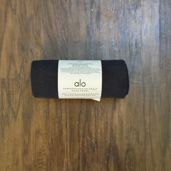 ALO Yoga Black Performance No Sweat Hand Towel - Picture 4 of 8